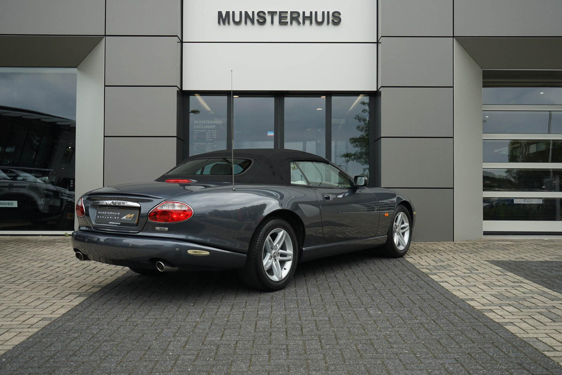 Jaguar XK8 4.2 V8 Convertible - Afbeelding 2