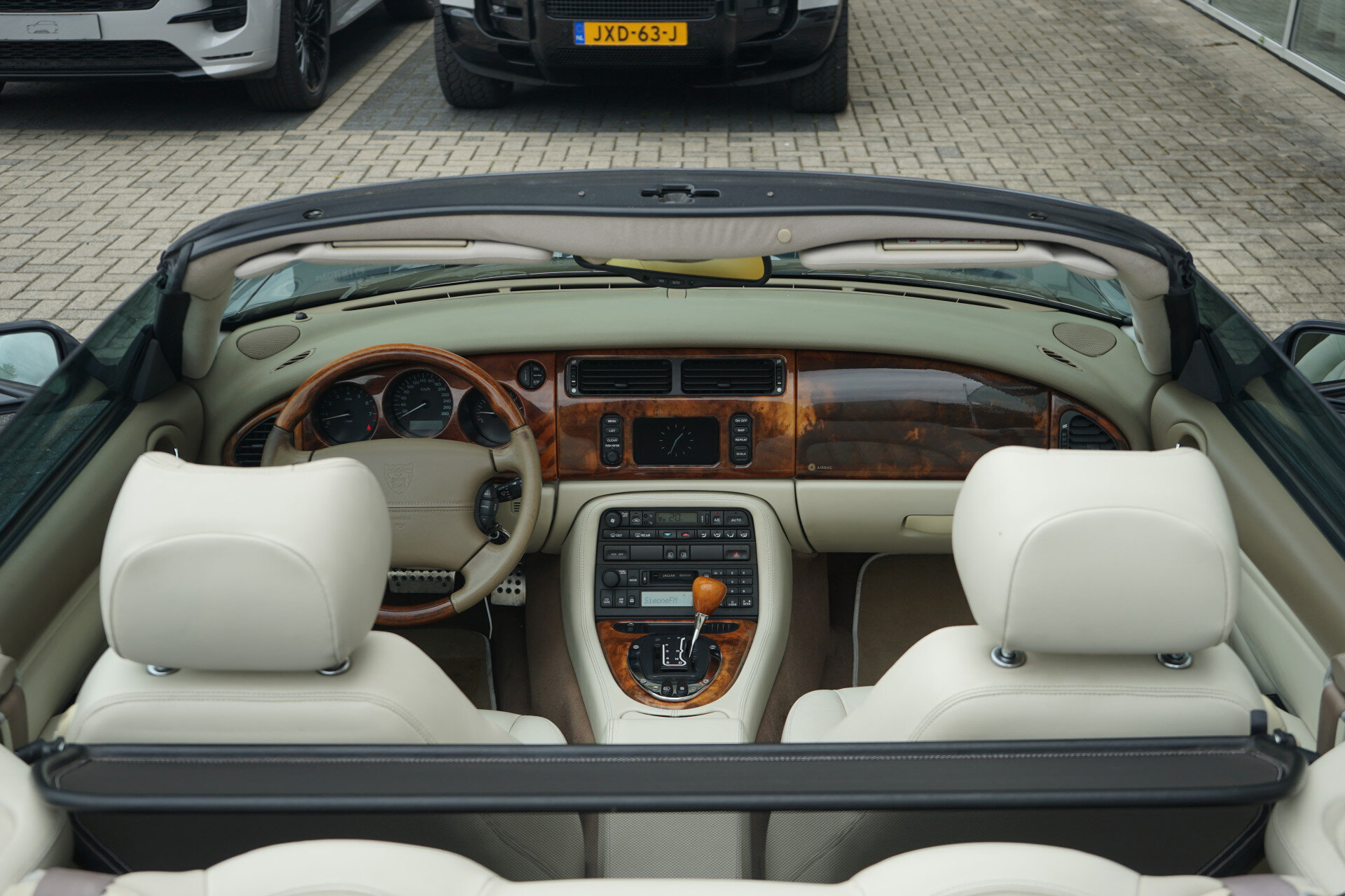 Jaguar XK8 4.2 V8 Convertible - Afbeelding 4