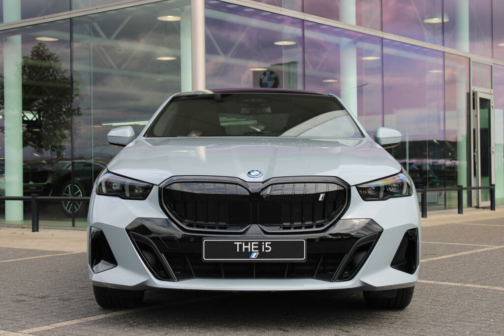 BMW i5 5