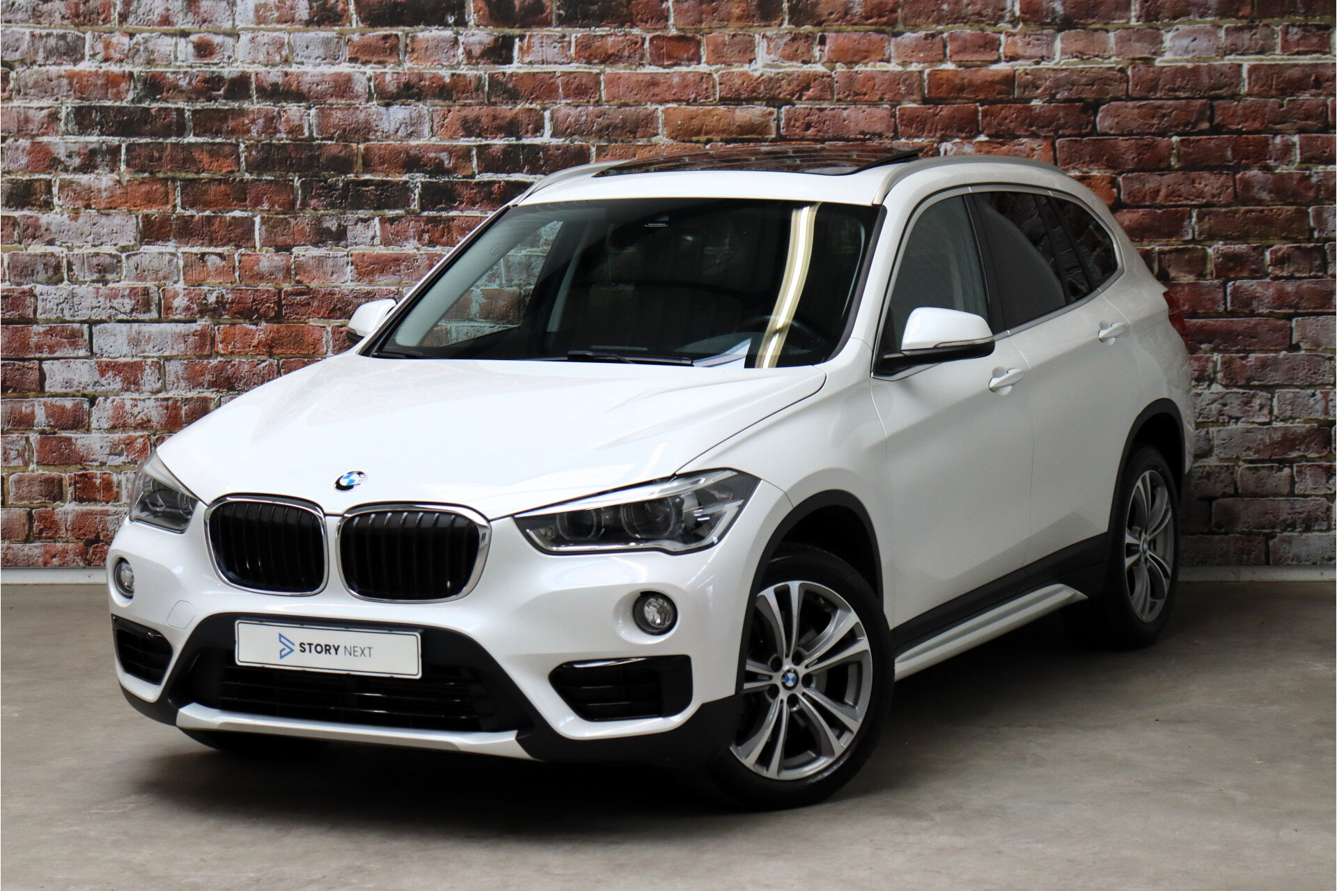 BMW X1 sDrive20i Executive Sport Line Automaat