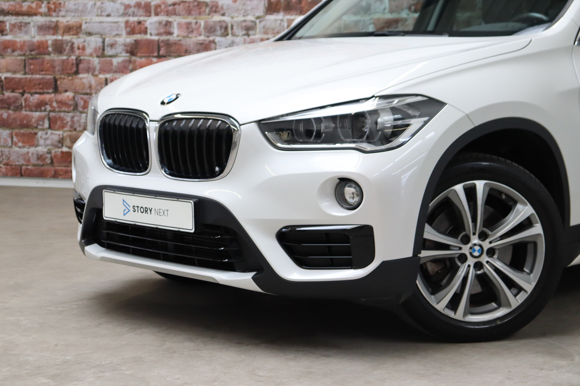 BMW X1 sDrive20i Executive Sport Line Automaat - Afbeelding 2