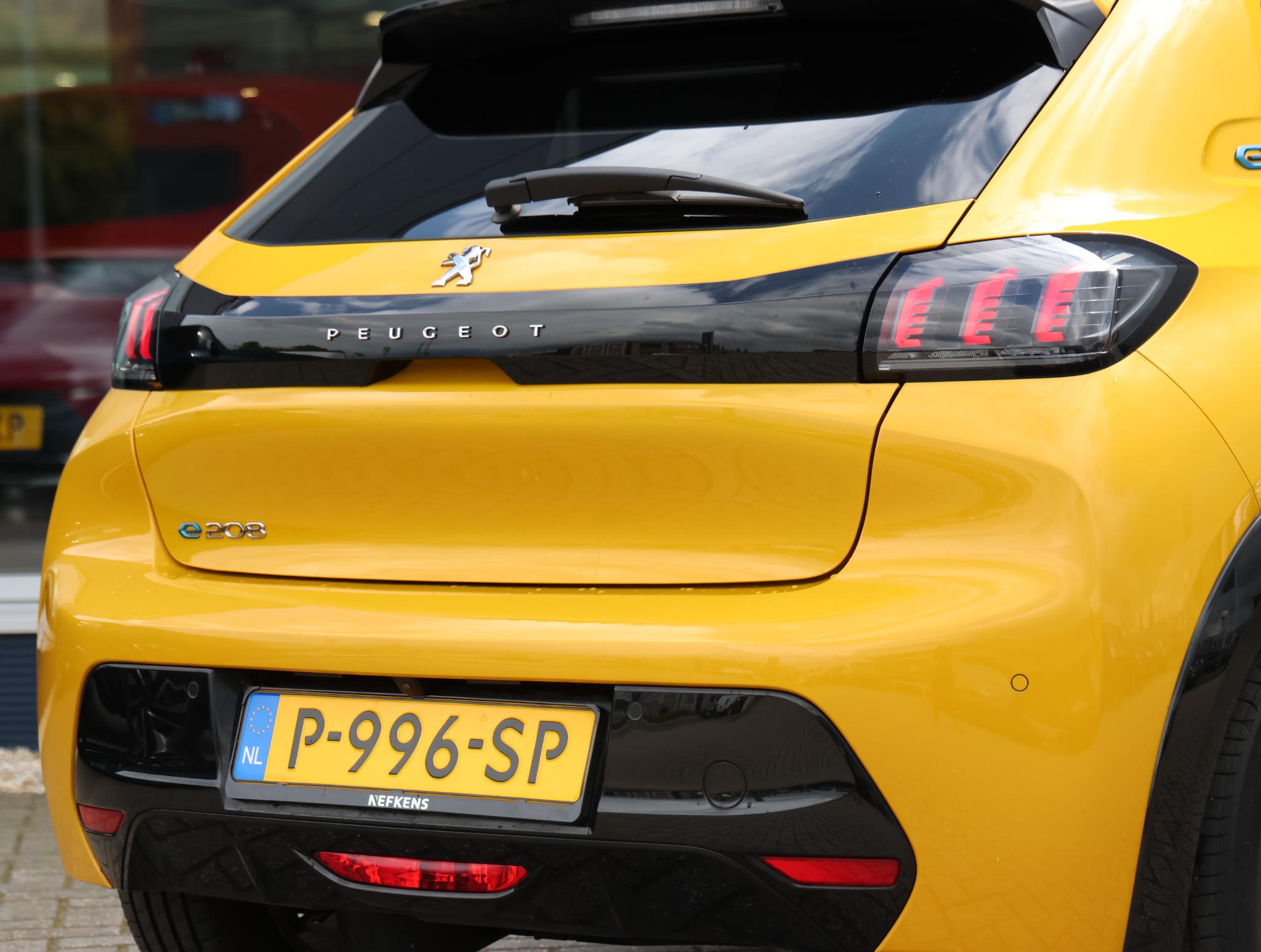 Peugeot e-208