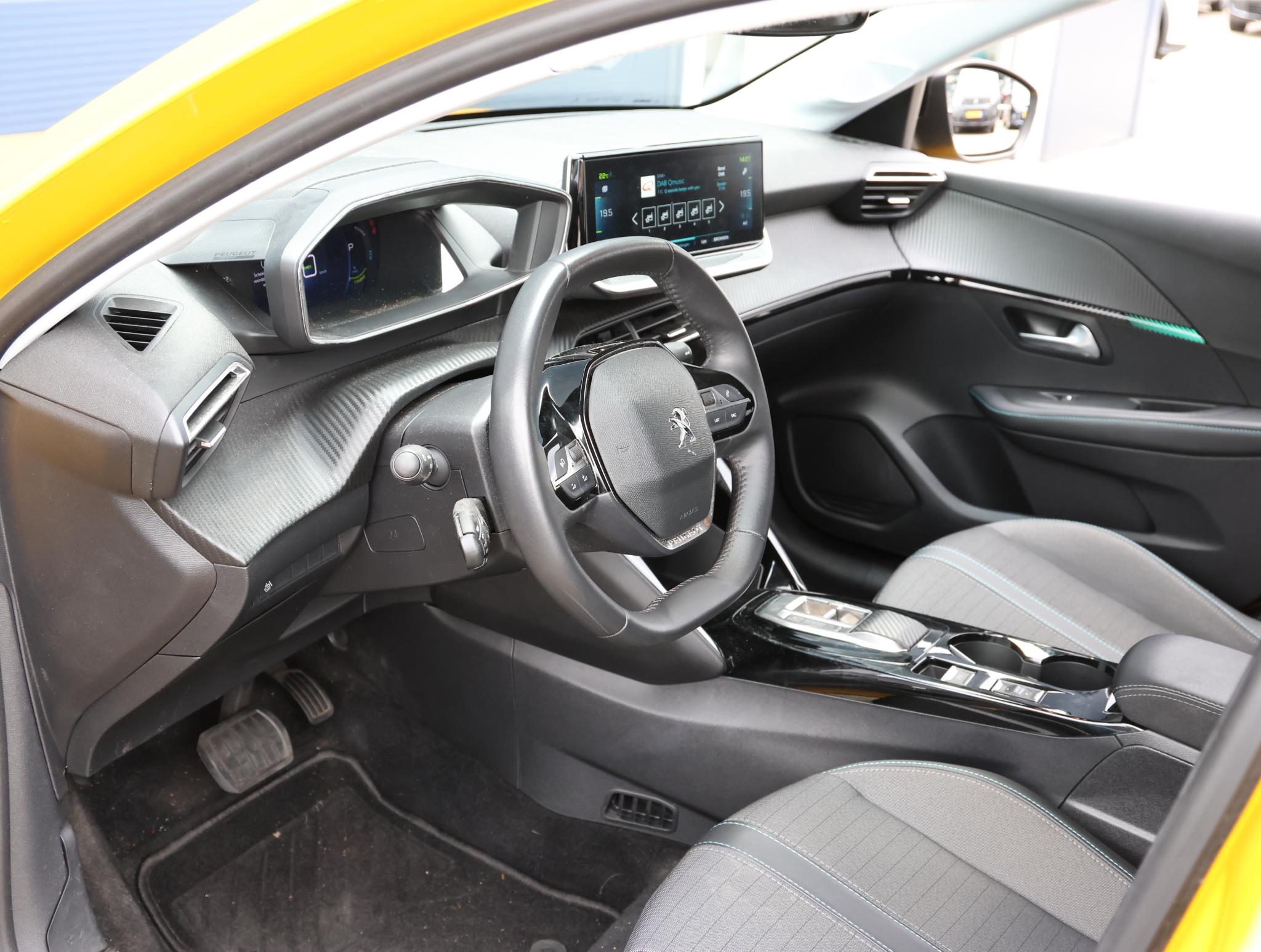 Peugeot e-208