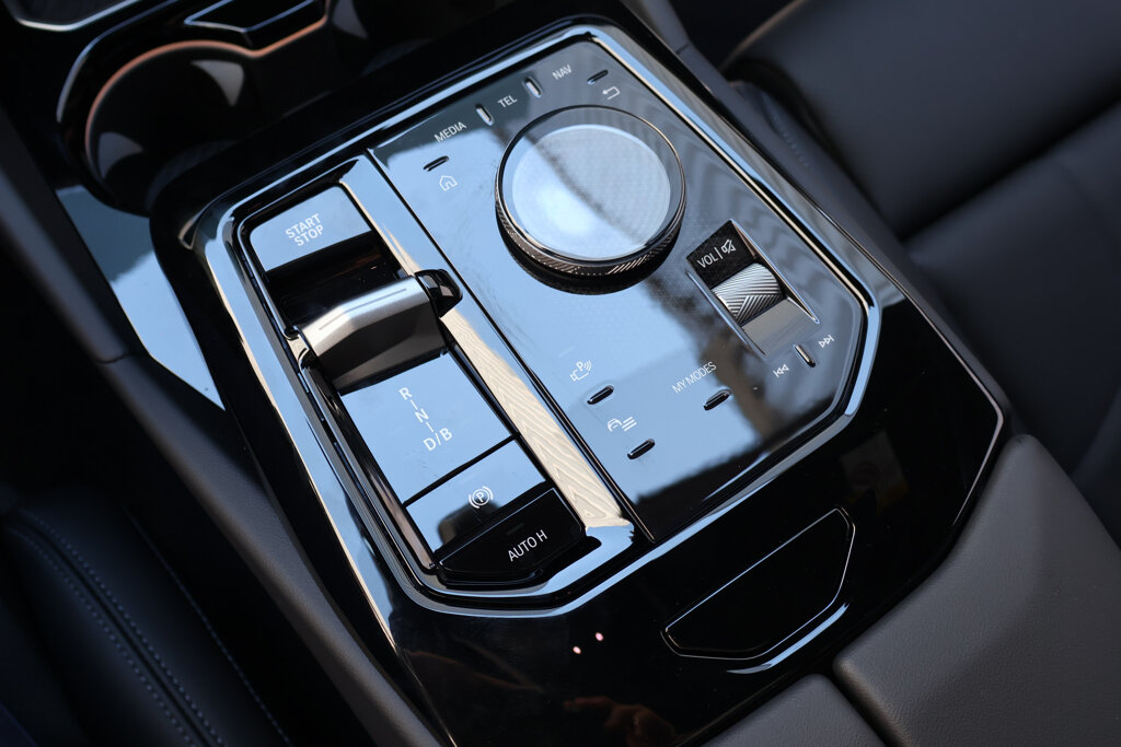 BMW i5 14