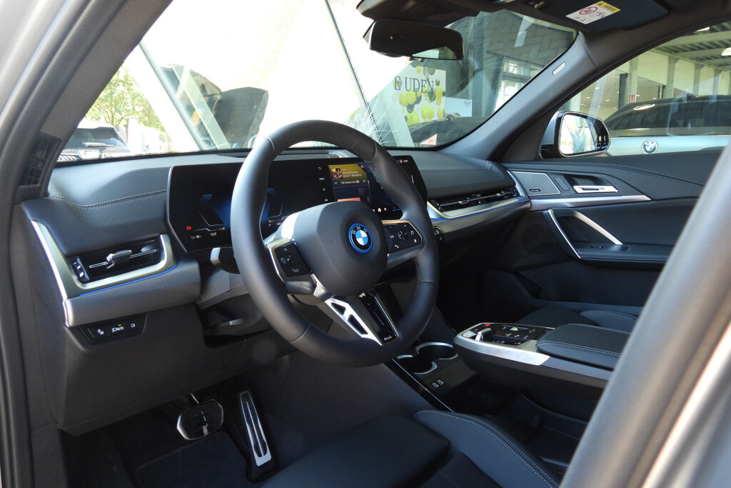 BMW iX2 10