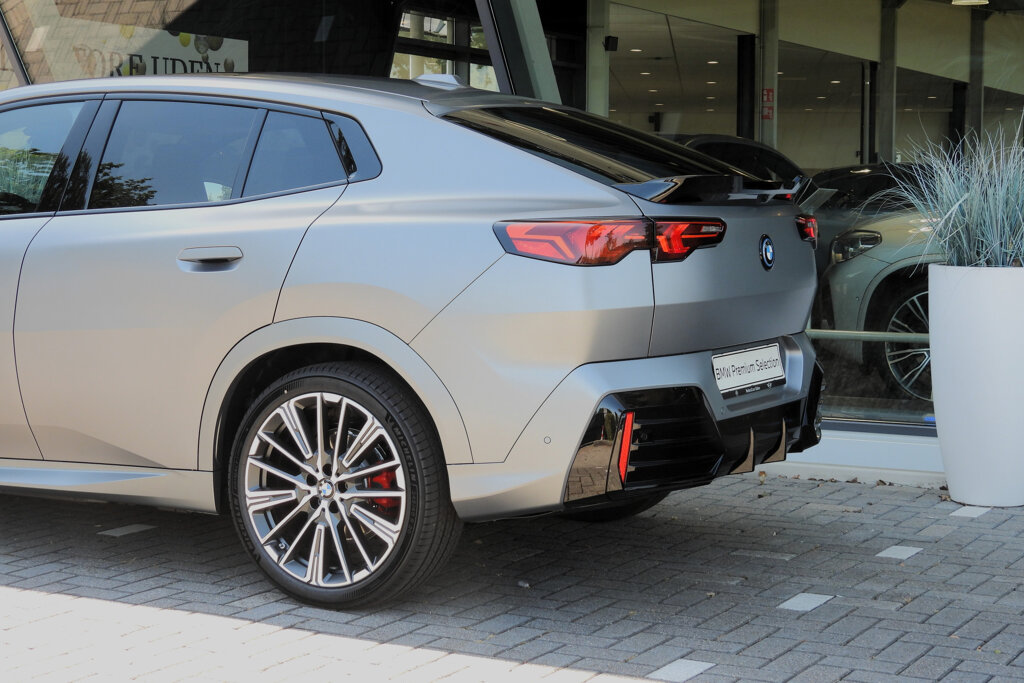 BMW iX2 19