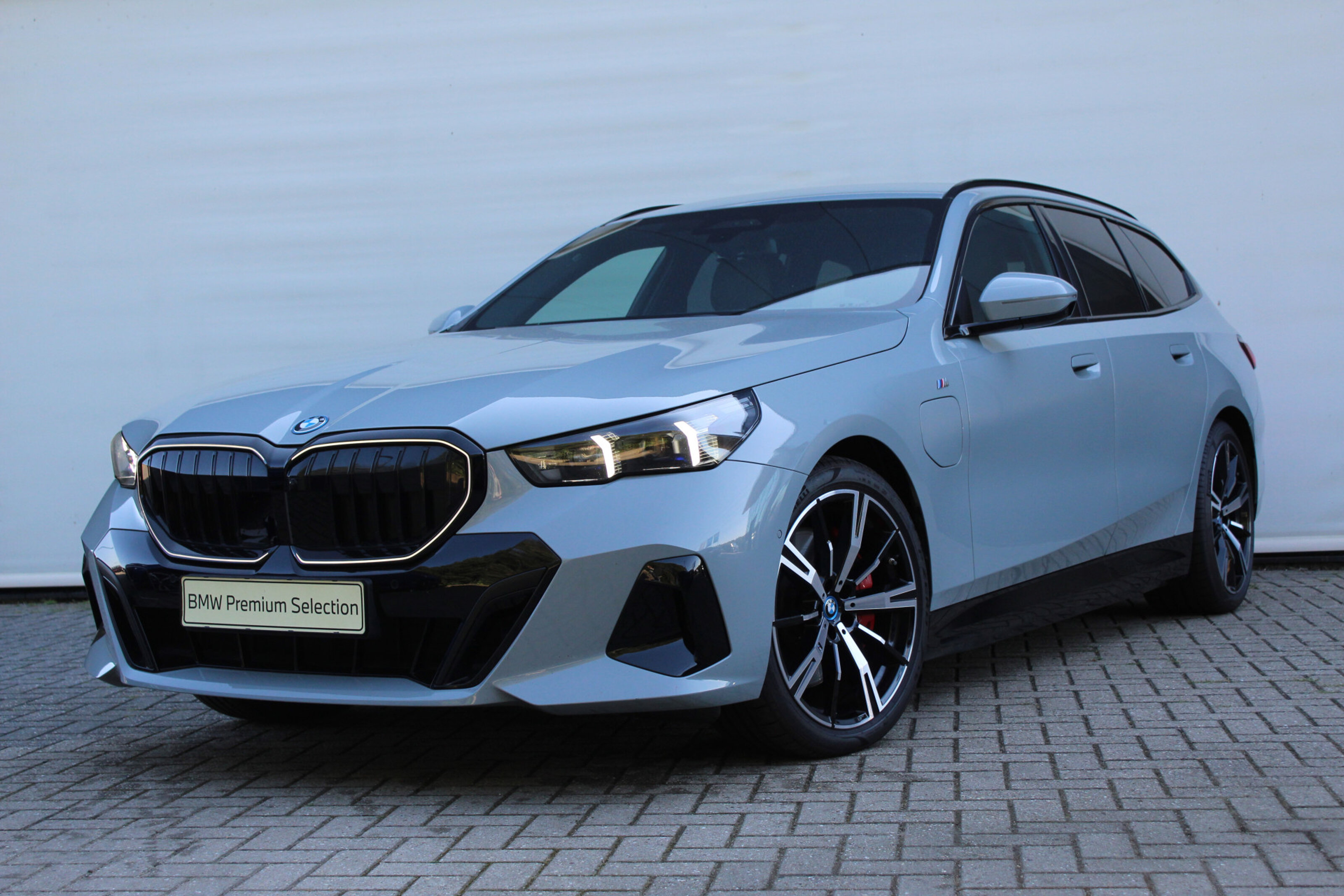 BMW 5 Serie Touring 550e xDrive M Sport Automaat