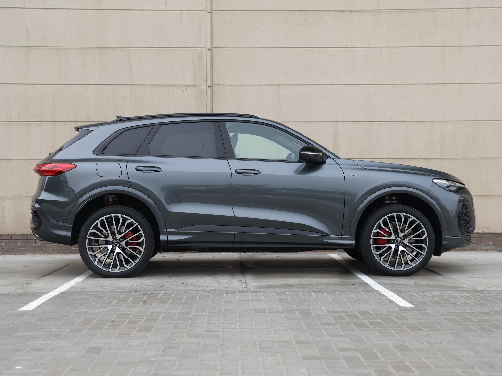 Audi Q5 S edition Competition e-hybrid 270 kW/367 PK - Afbeelding 2