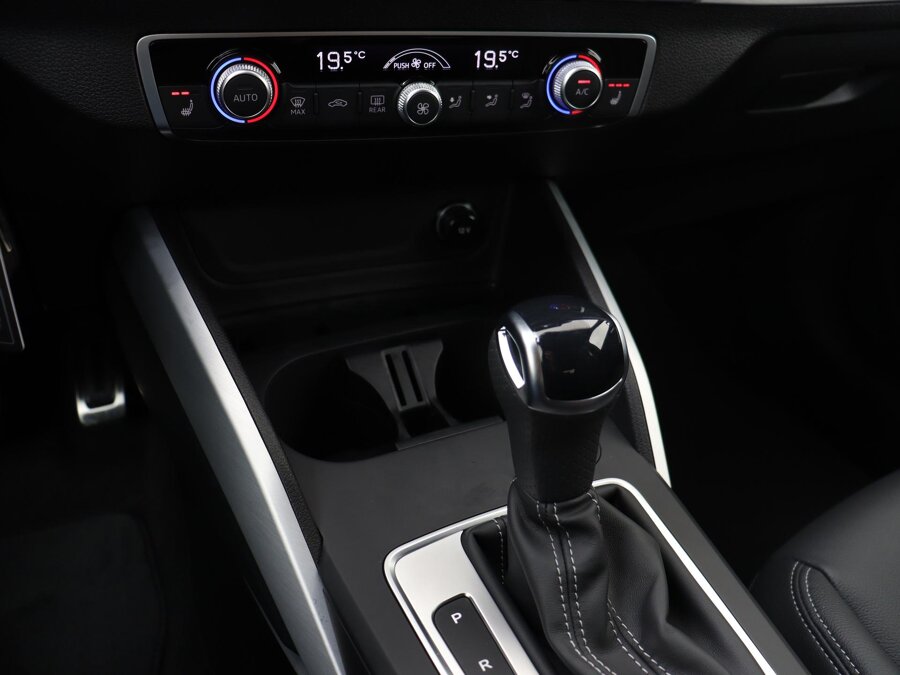Audi Q2 S edition 35 TFSI 110 kW / 150 PK