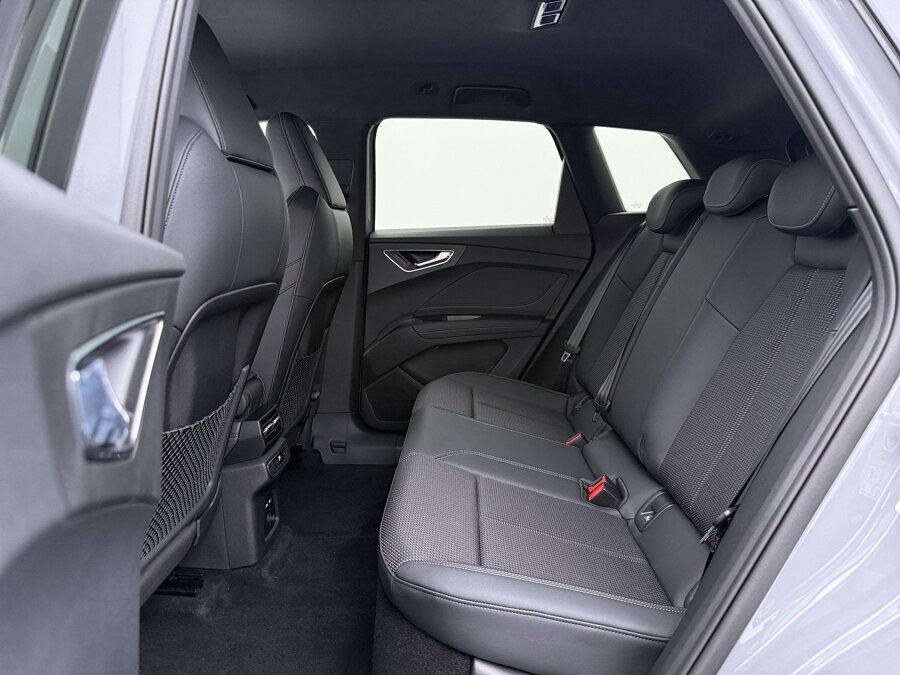Audi Q4 e-tron S edition 45 82 kWh 210 kW / 286 PK