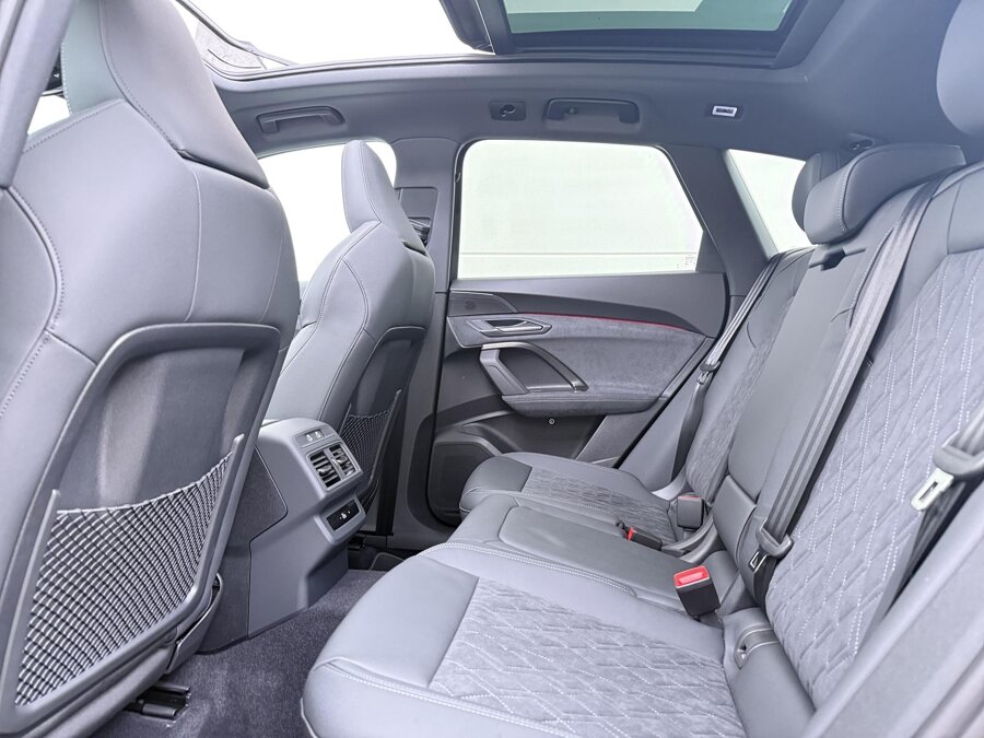Audi Q5 S edition Competition 2.0 e-hybrid 270 kW / 367 PK