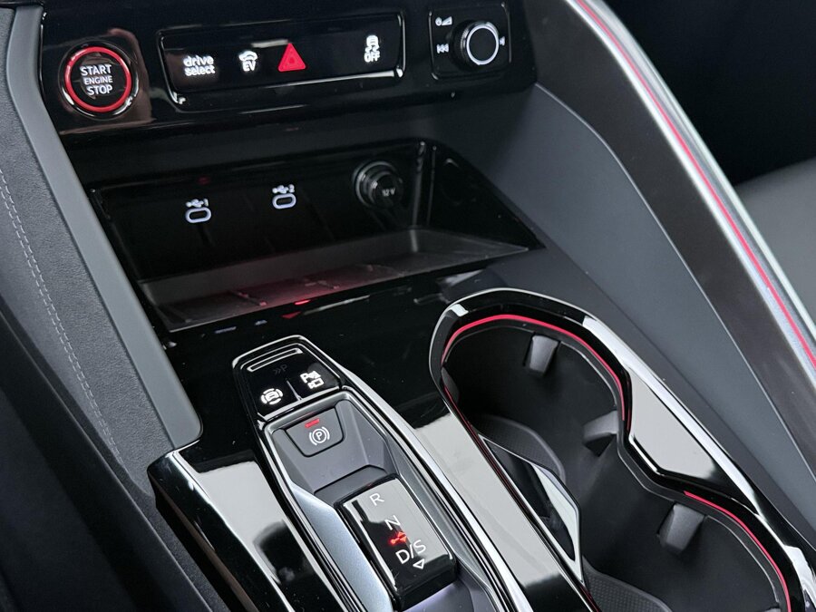 Audi Q5 S edition Competition 2.0 e-hybrid 270 kW / 367 PK