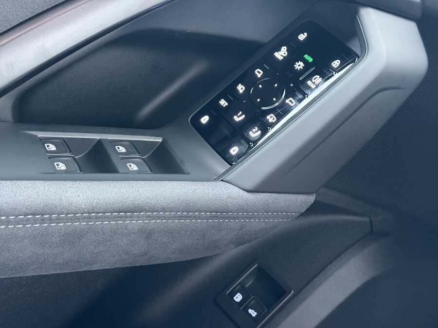 Audi Q5 S edition Competition 2.0 e-hybrid 270 kW / 367 PK