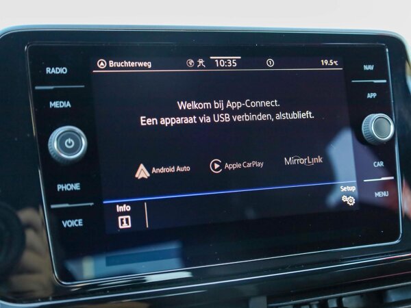 Apple Carplay/Android Auto Apple Carplay/Android Auto