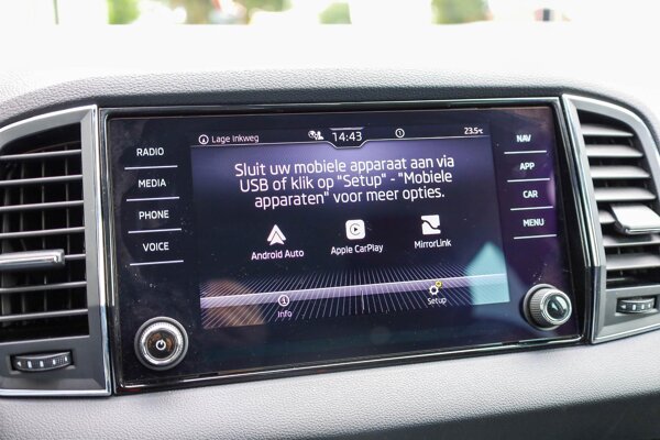 Apple Carplay/Android Auto Apple Carplay/Android Auto