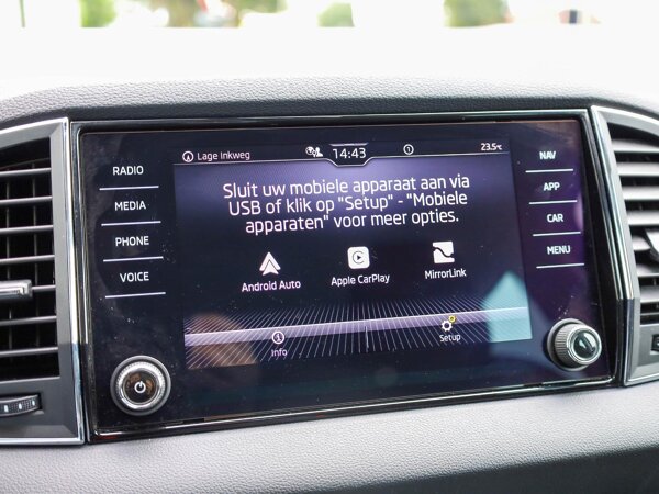 Apple Carplay/Android Auto Apple Carplay/Android Auto