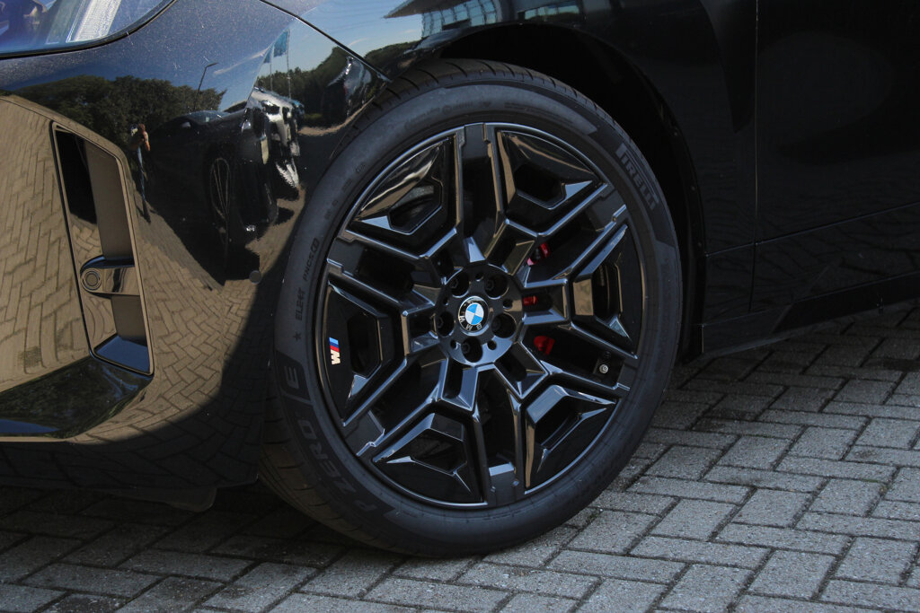 BMW iX 35
