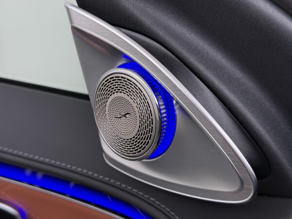 Burmester® high-end 4D surround sound system