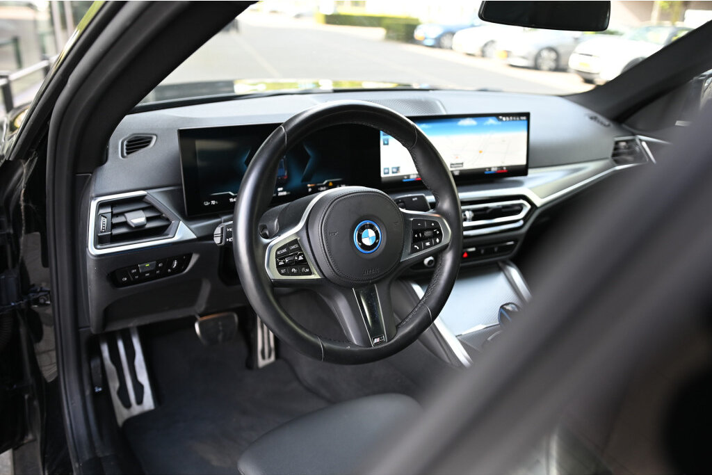 BMW i4 3