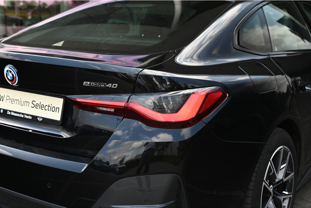BMW i4 8