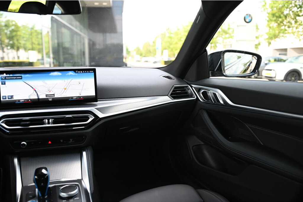 BMW i4 11