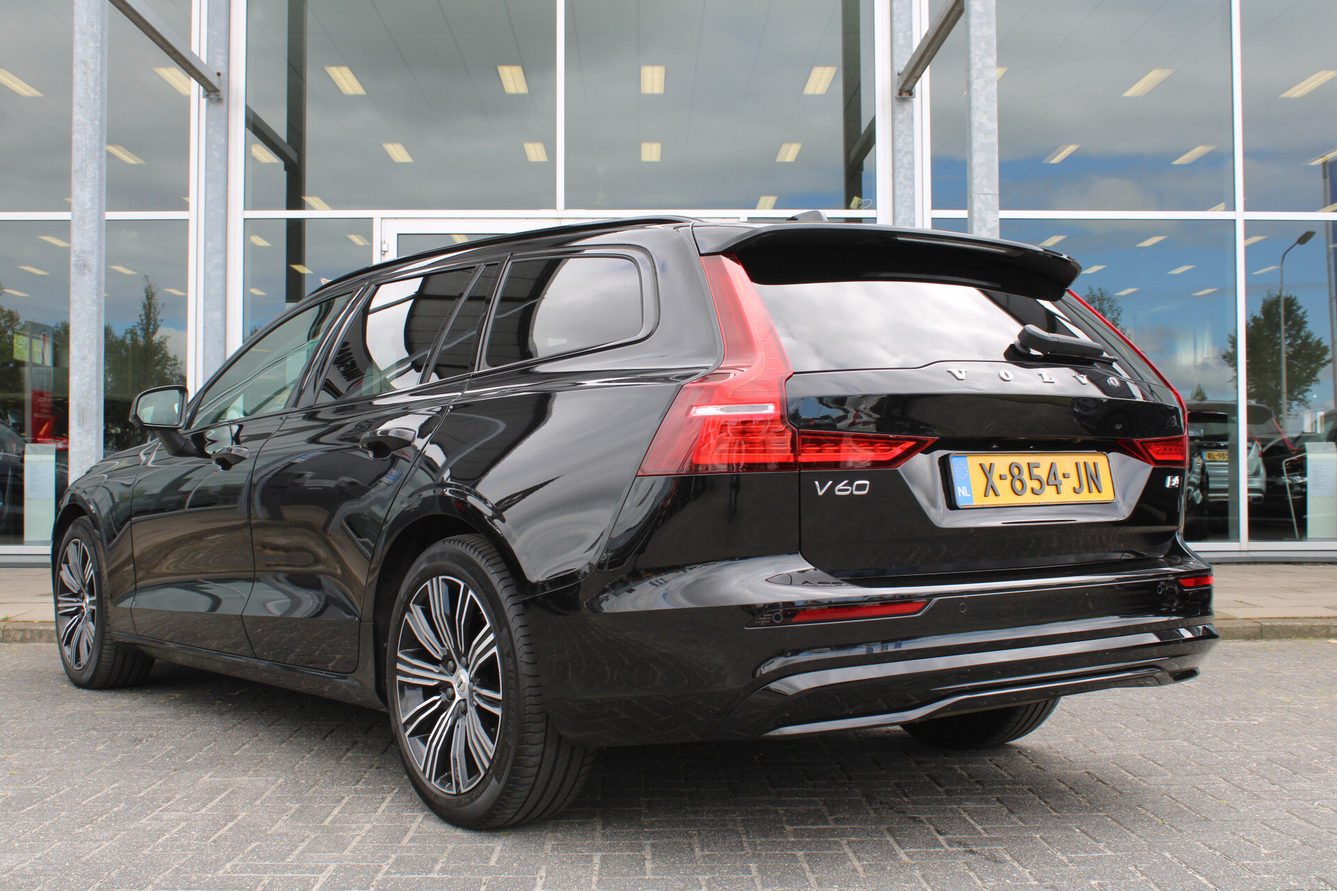 Volvo V60 B4 198PK Automaat Plus Dark - Afbeelding 3