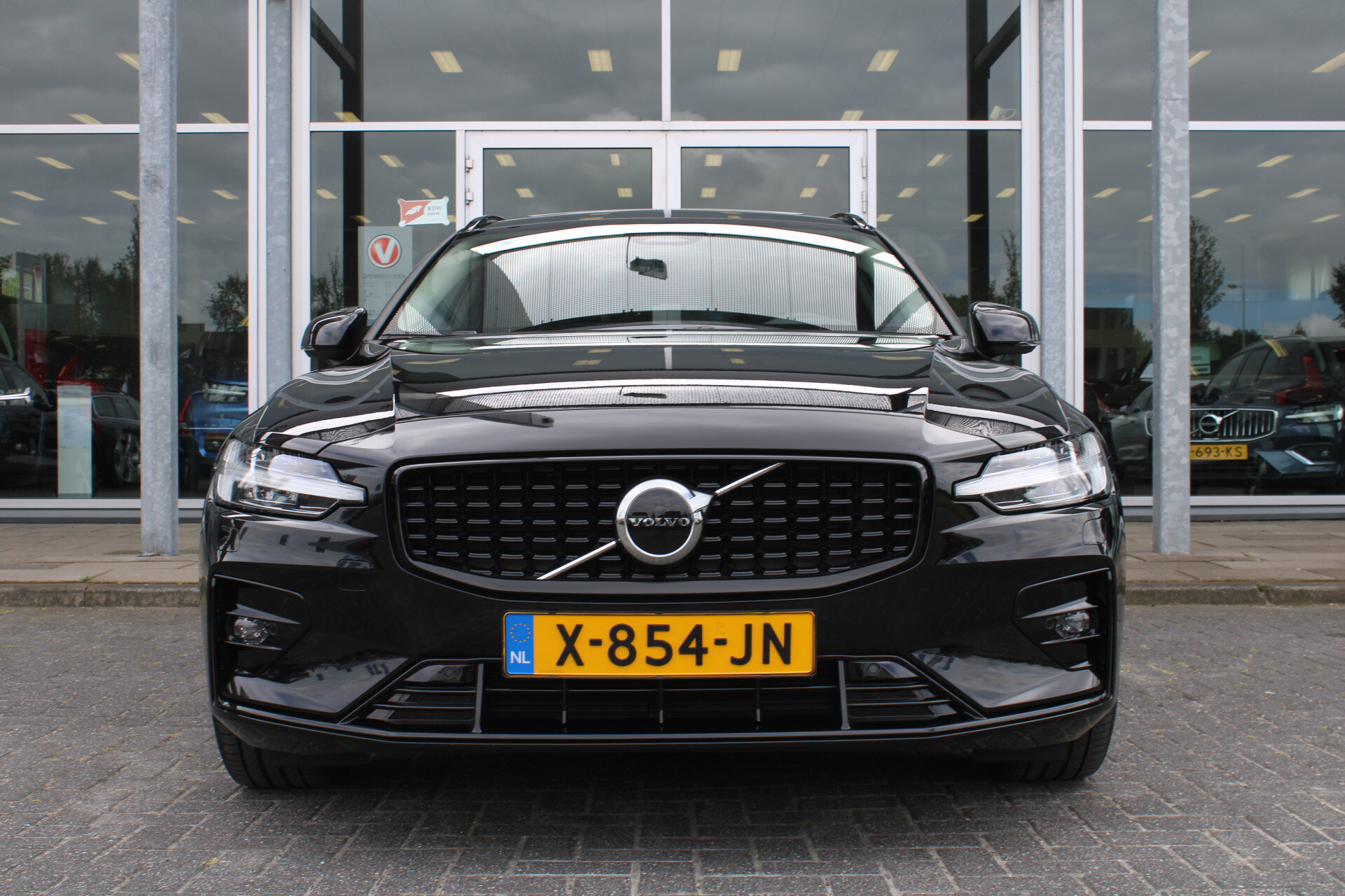 Volvo V60 B4 198PK Automaat Plus Dark - Afbeelding 4