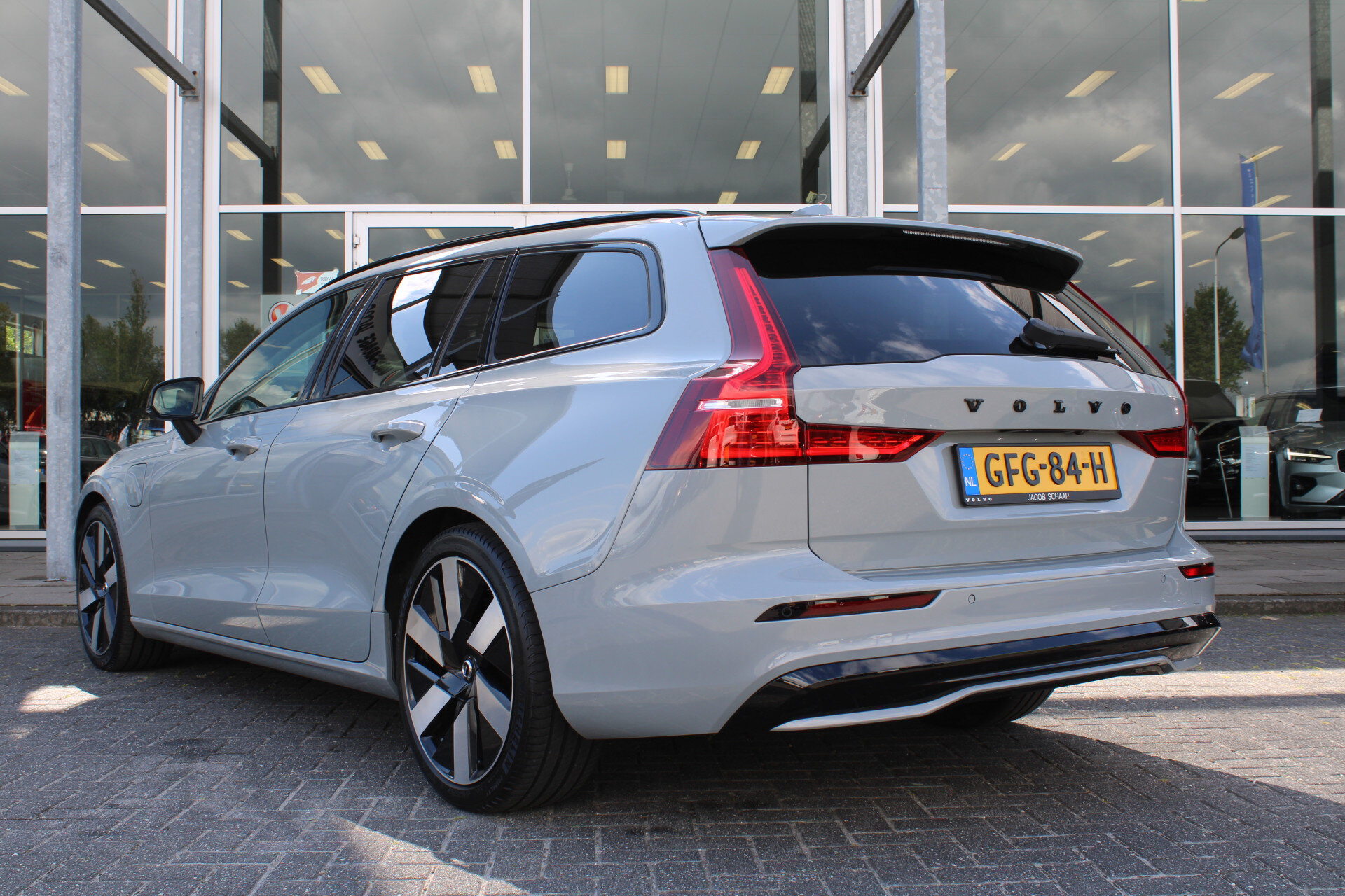 Volvo V60 T8 455PK Automaat Plug-in hybrid AWD Ultra Dark - Afbeelding 3