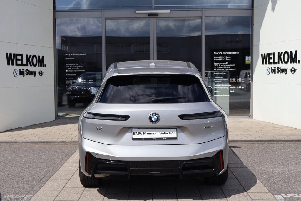 BMW iX 10