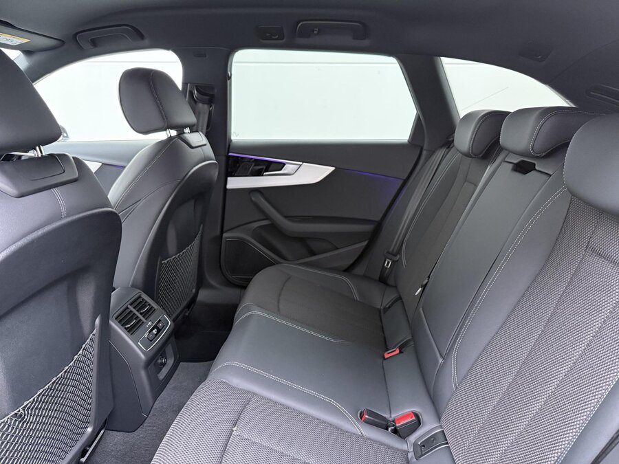 Audi A4 Avant 35 TFSI S-line