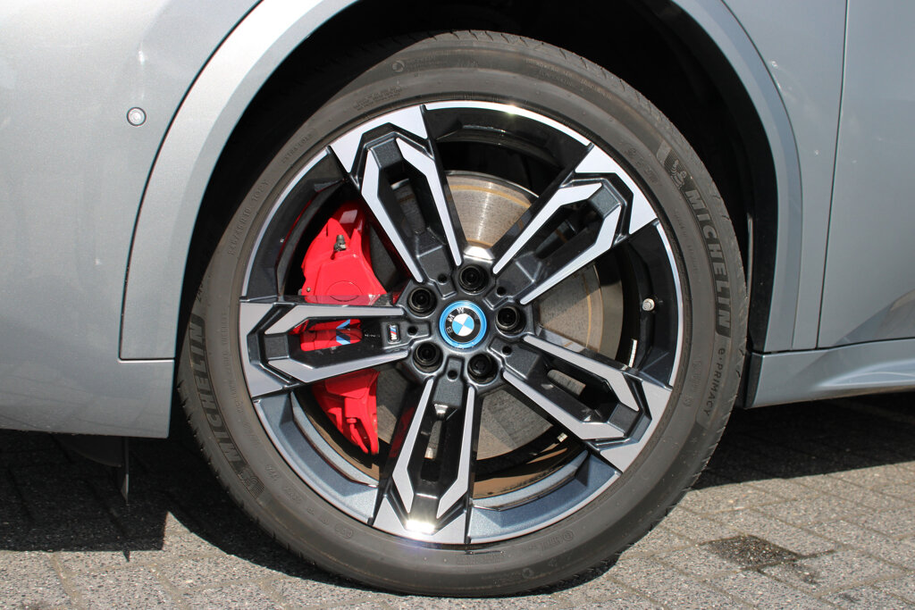BMW iX2 10