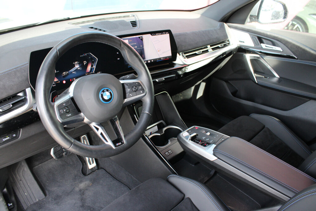 BMW iX2 13