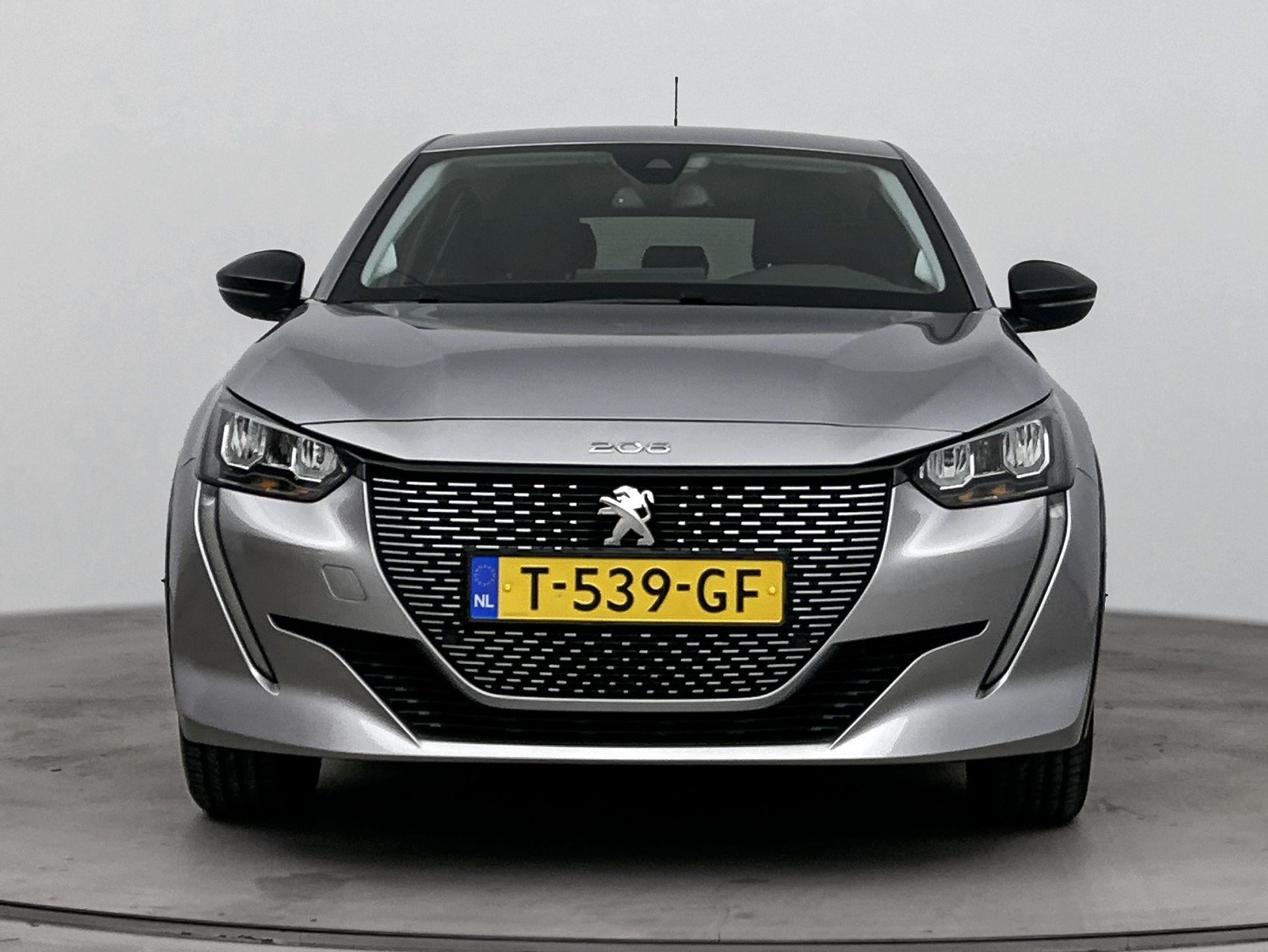 Peugeot e-208