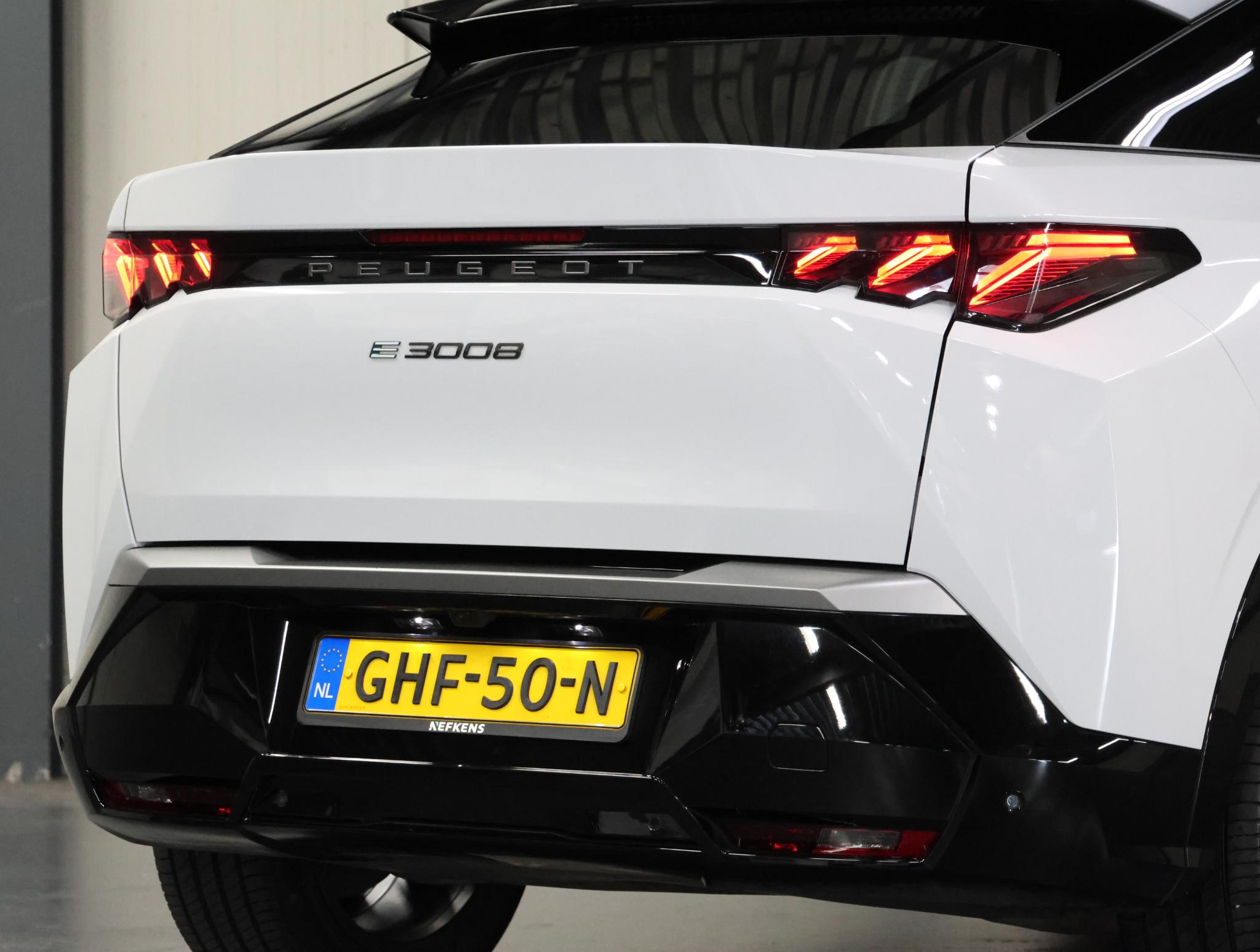 Peugeot e-3008