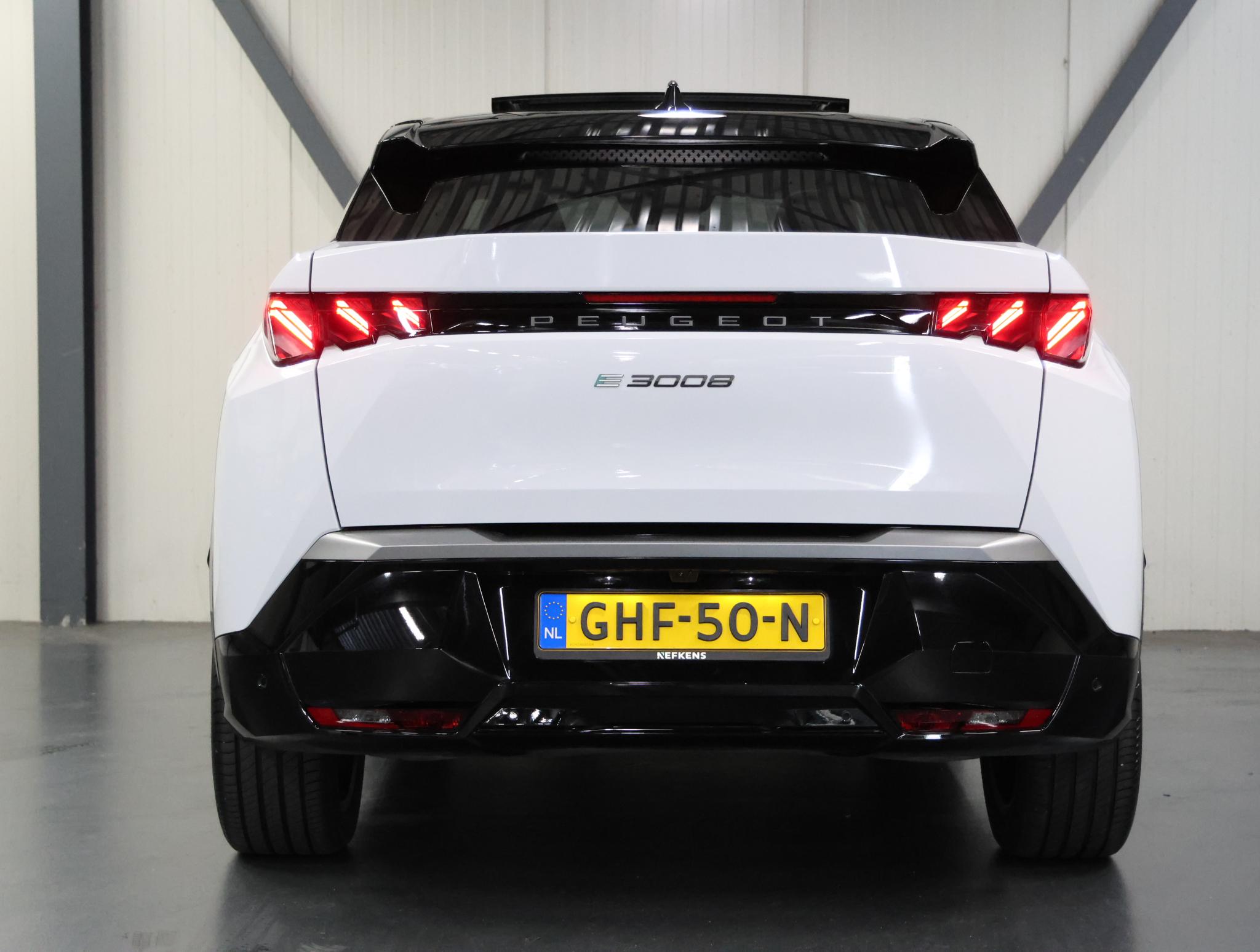 Peugeot e-3008