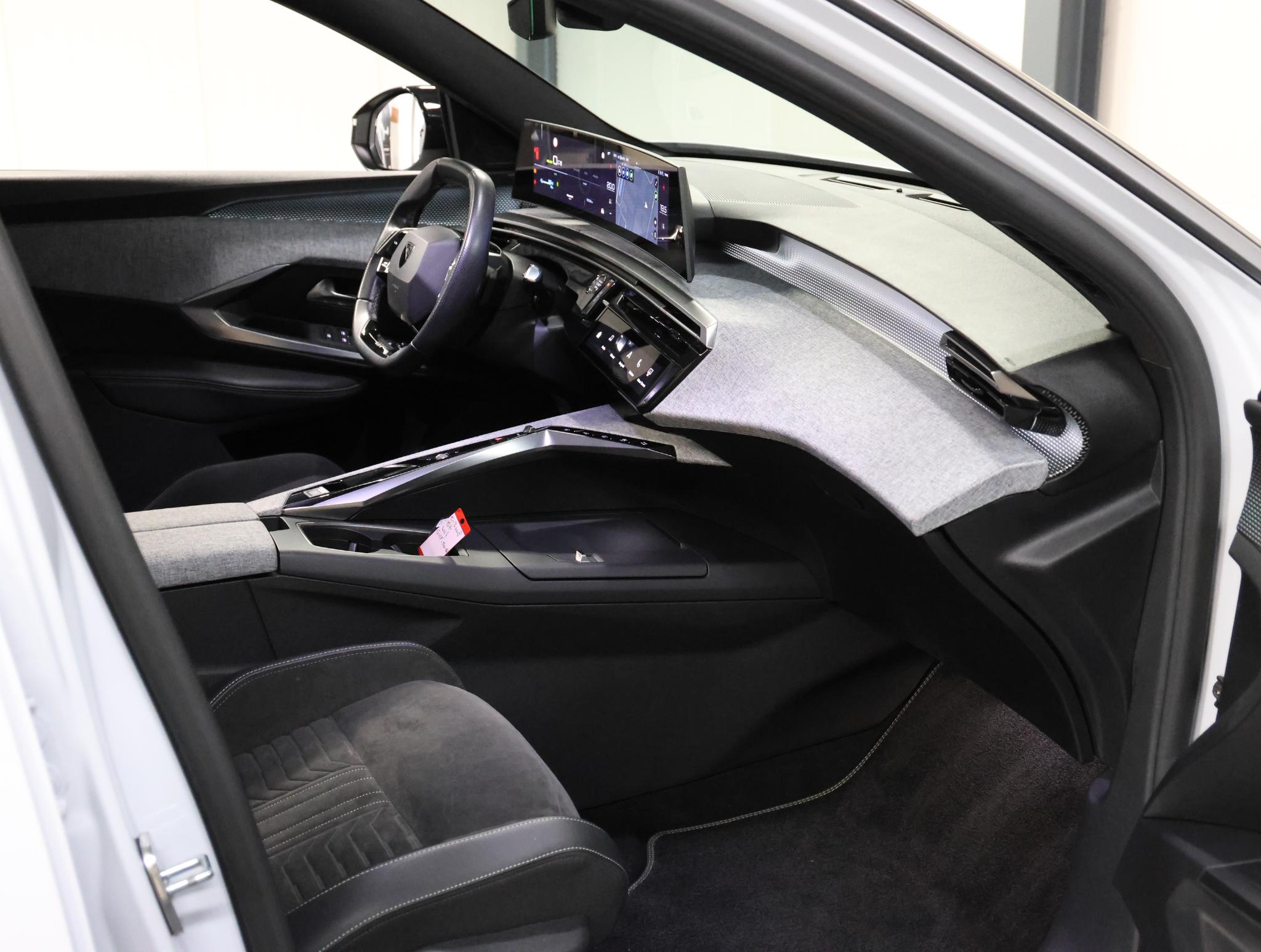 Peugeot e-3008
