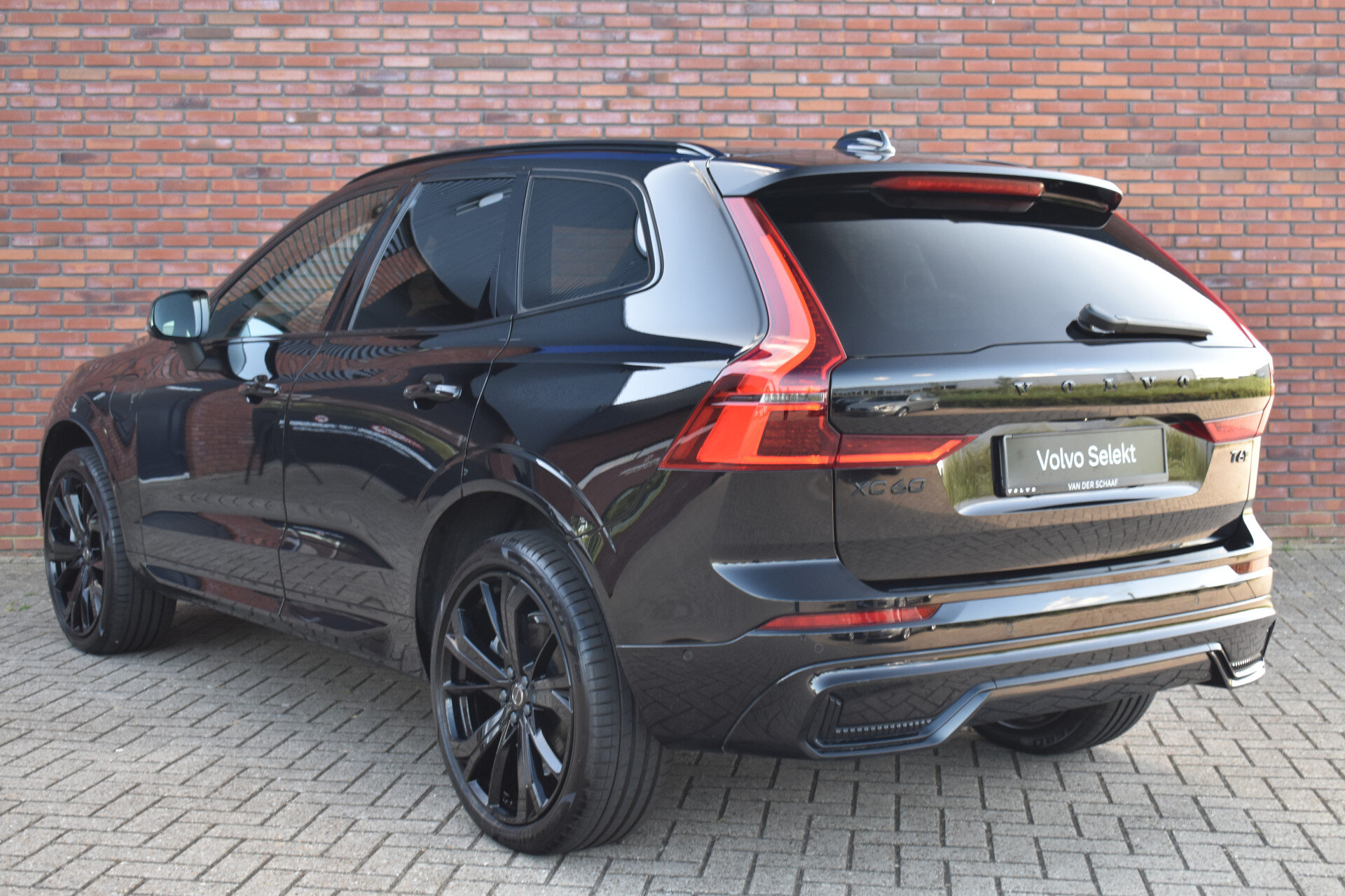 Volvo XC60 T6 350PK Plug-in hybrid AWD Plus Black Edition - Afbeelding 4