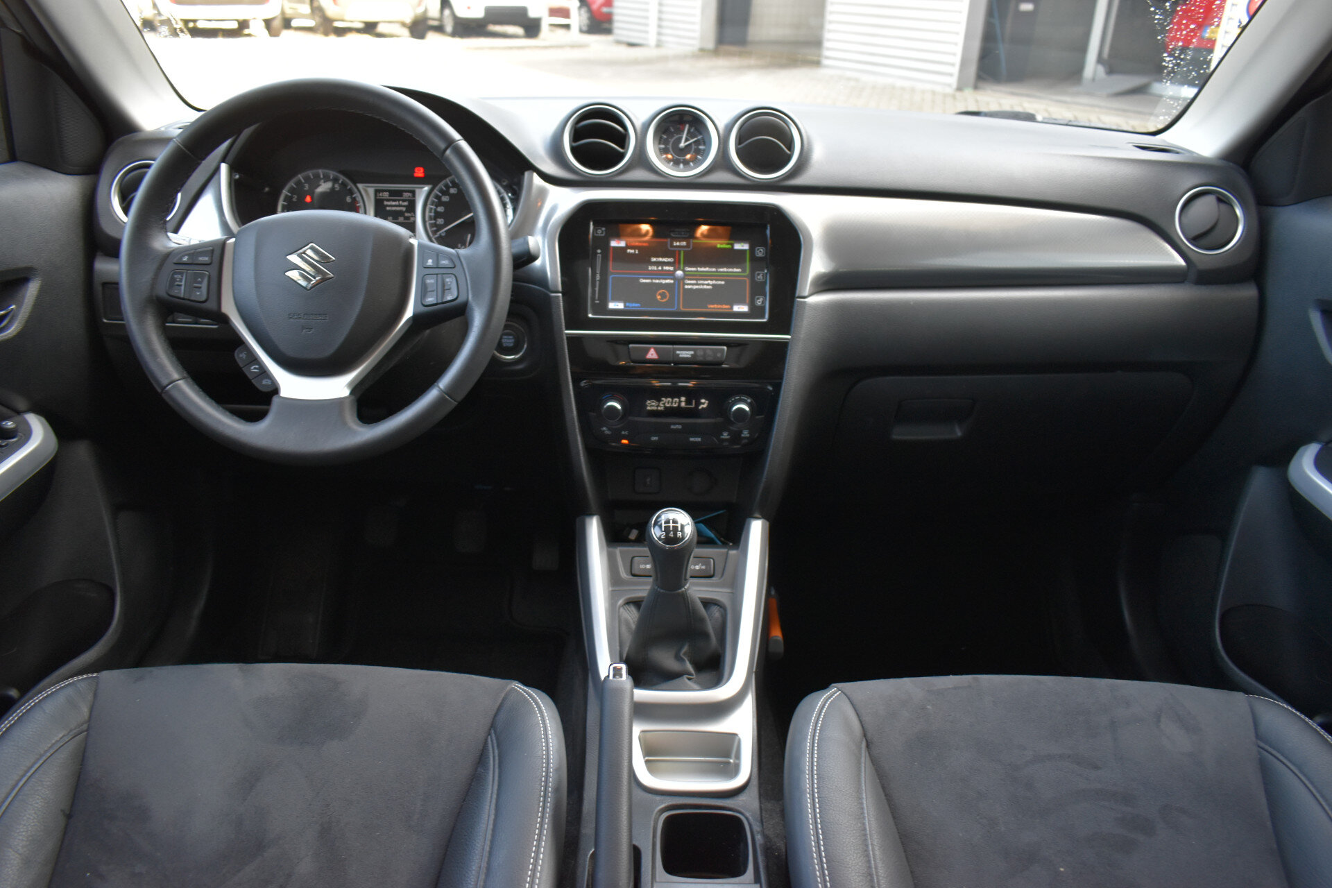 Suzuki Vitara 1.6 High Executive Handgeschakeld 120pk - Afbeelding 2