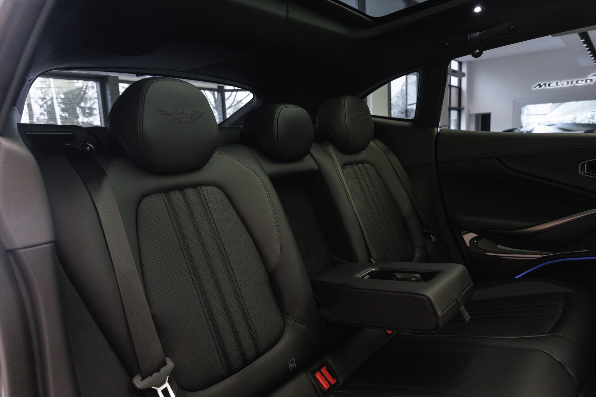 Aston Martin DBX - foto 9