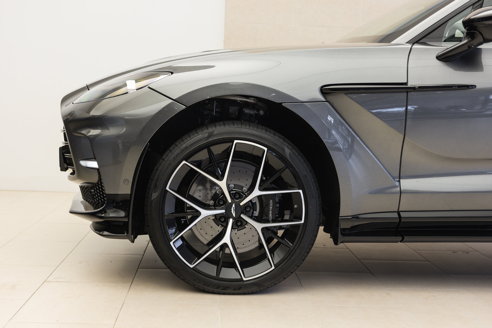 Aston Martin DBX - foto 11
