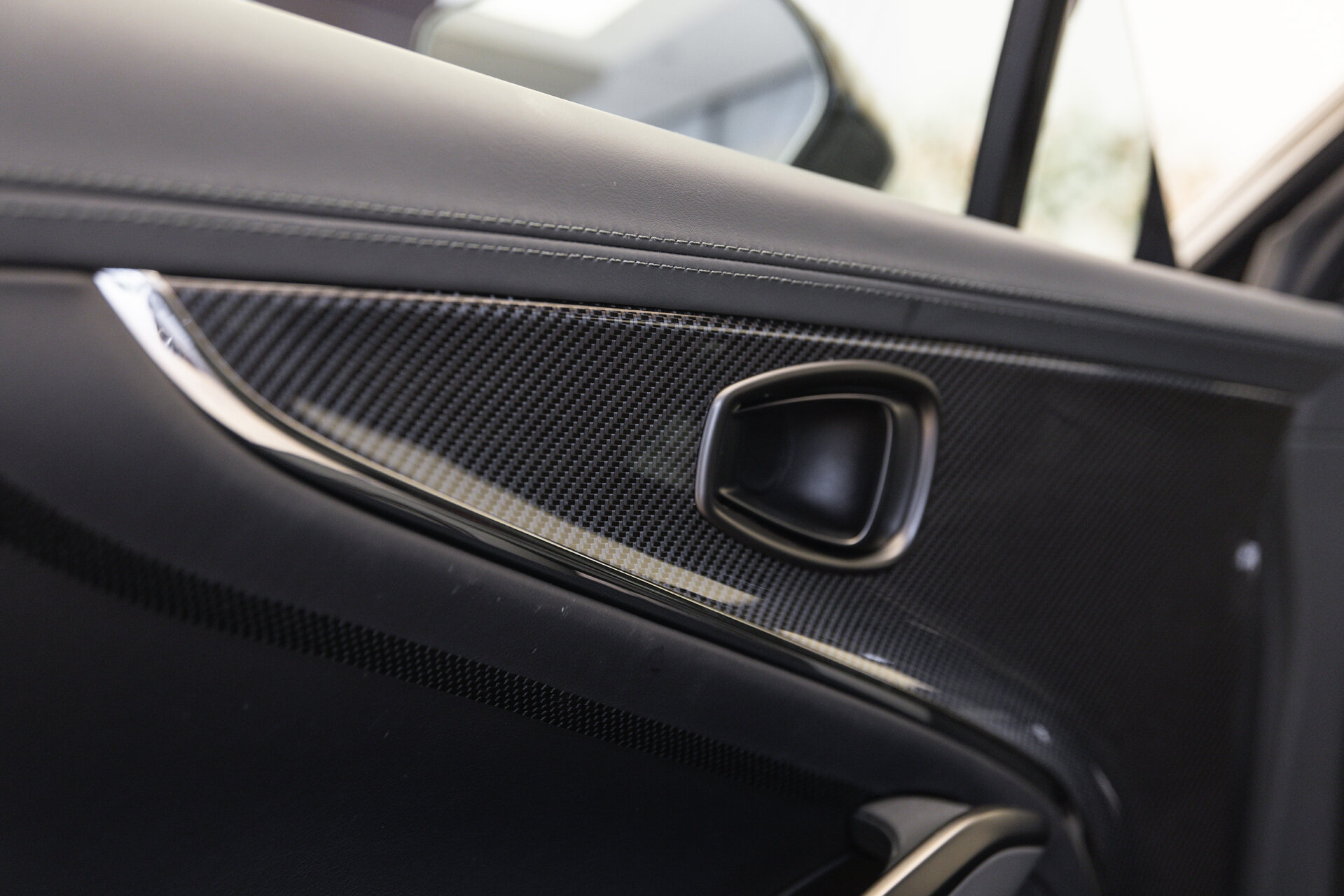 Aston Martin DBX - foto 12