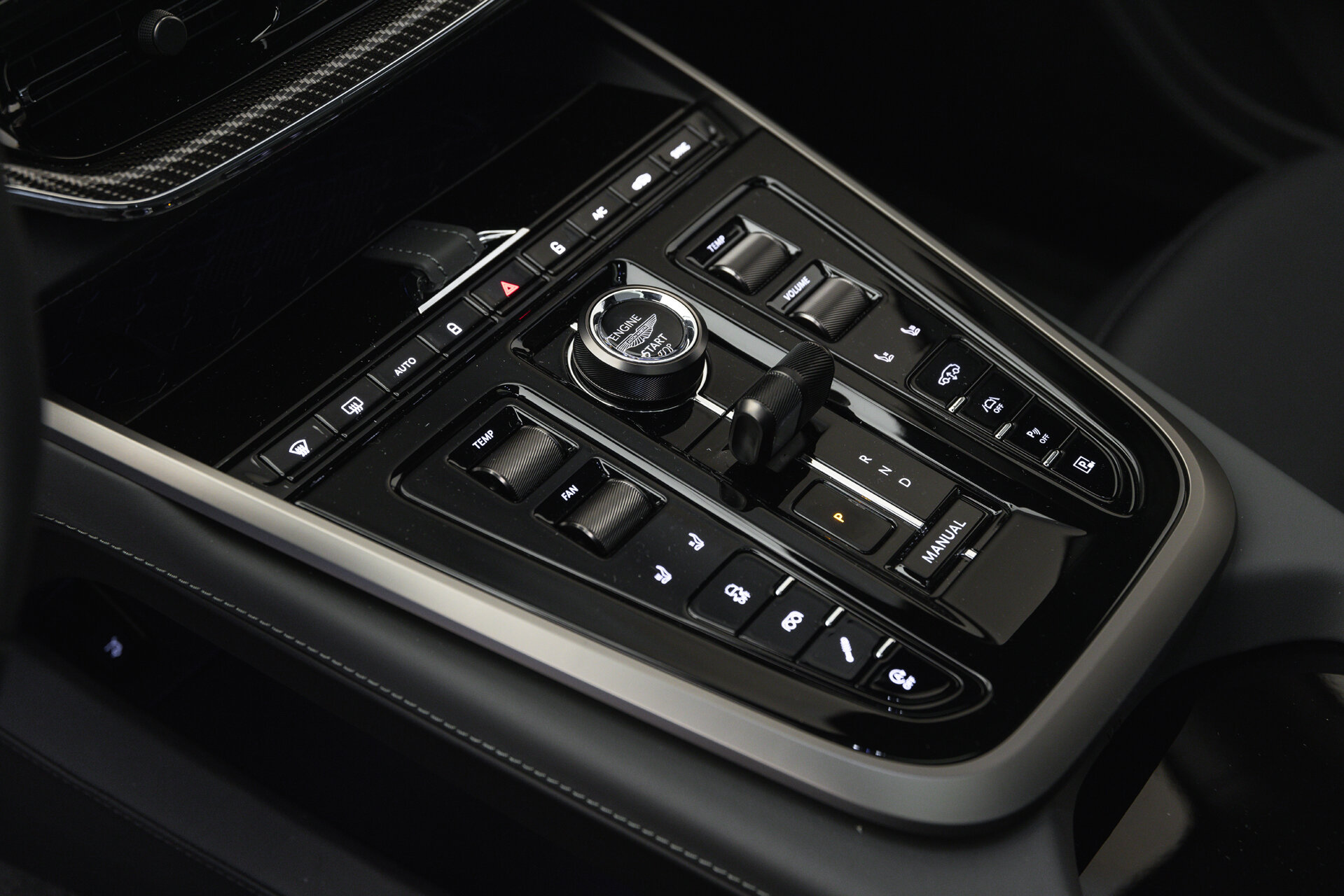 Aston Martin DBX - foto 14