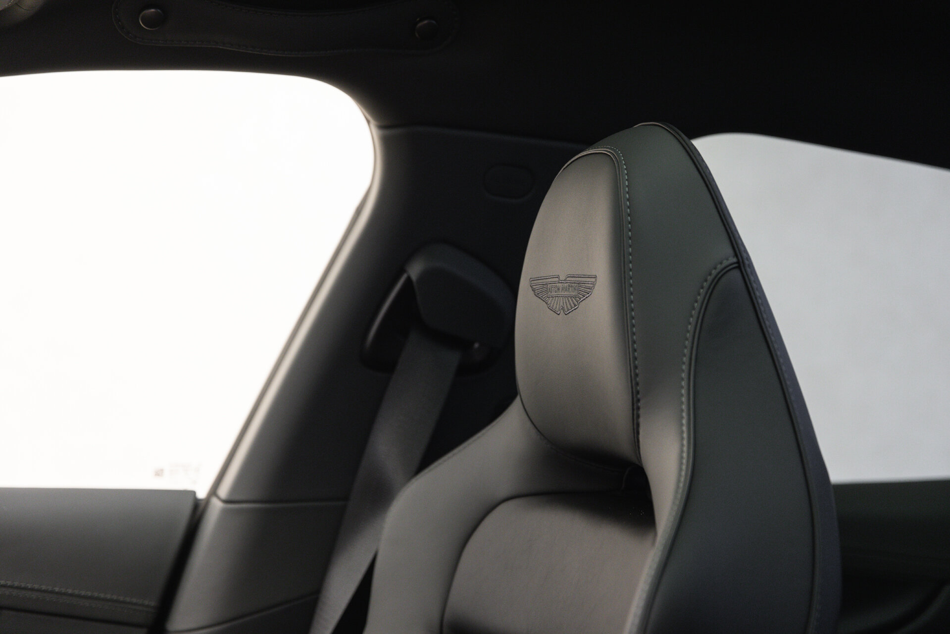 Aston Martin DBX - foto 17