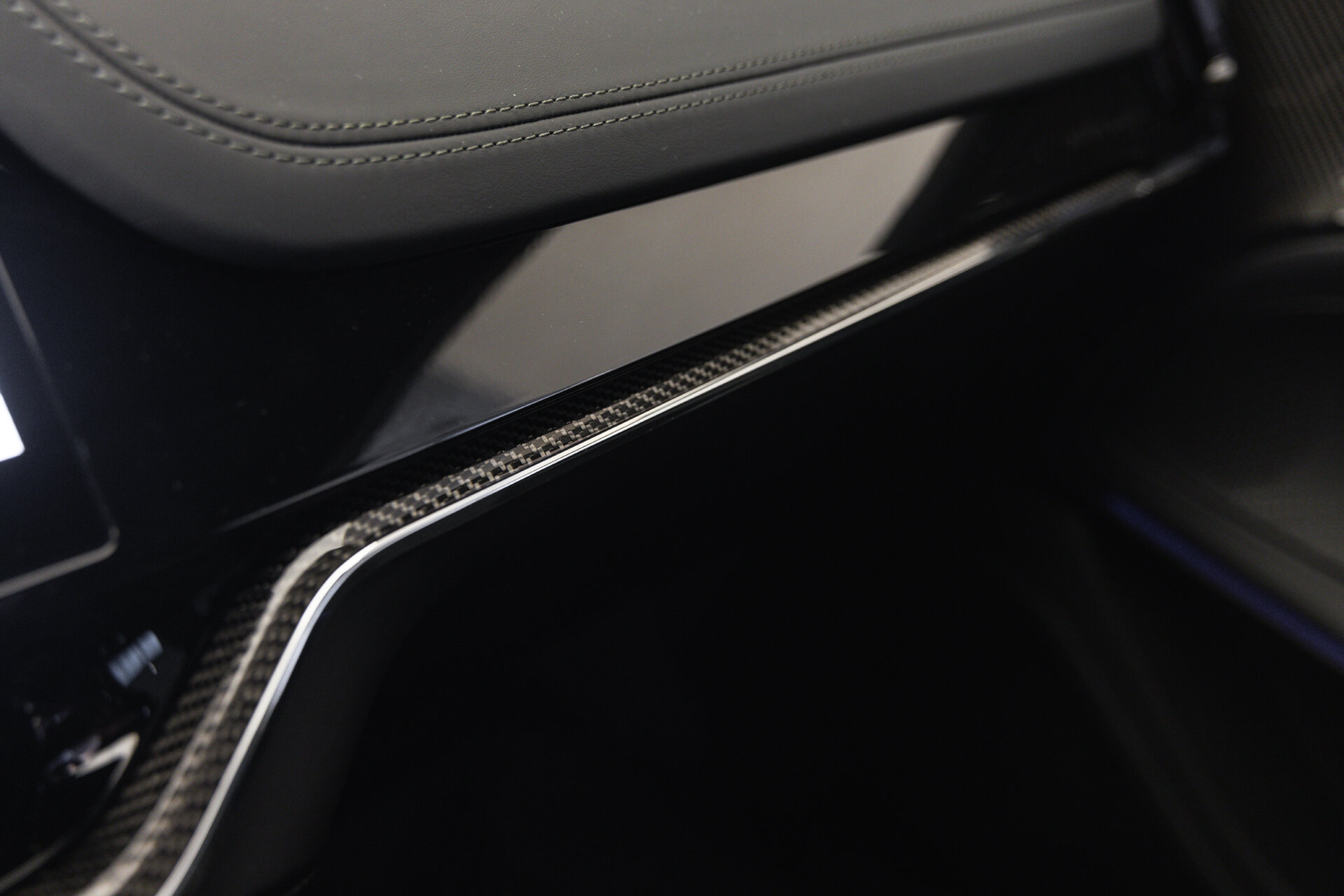 Aston Martin DBX - foto 19