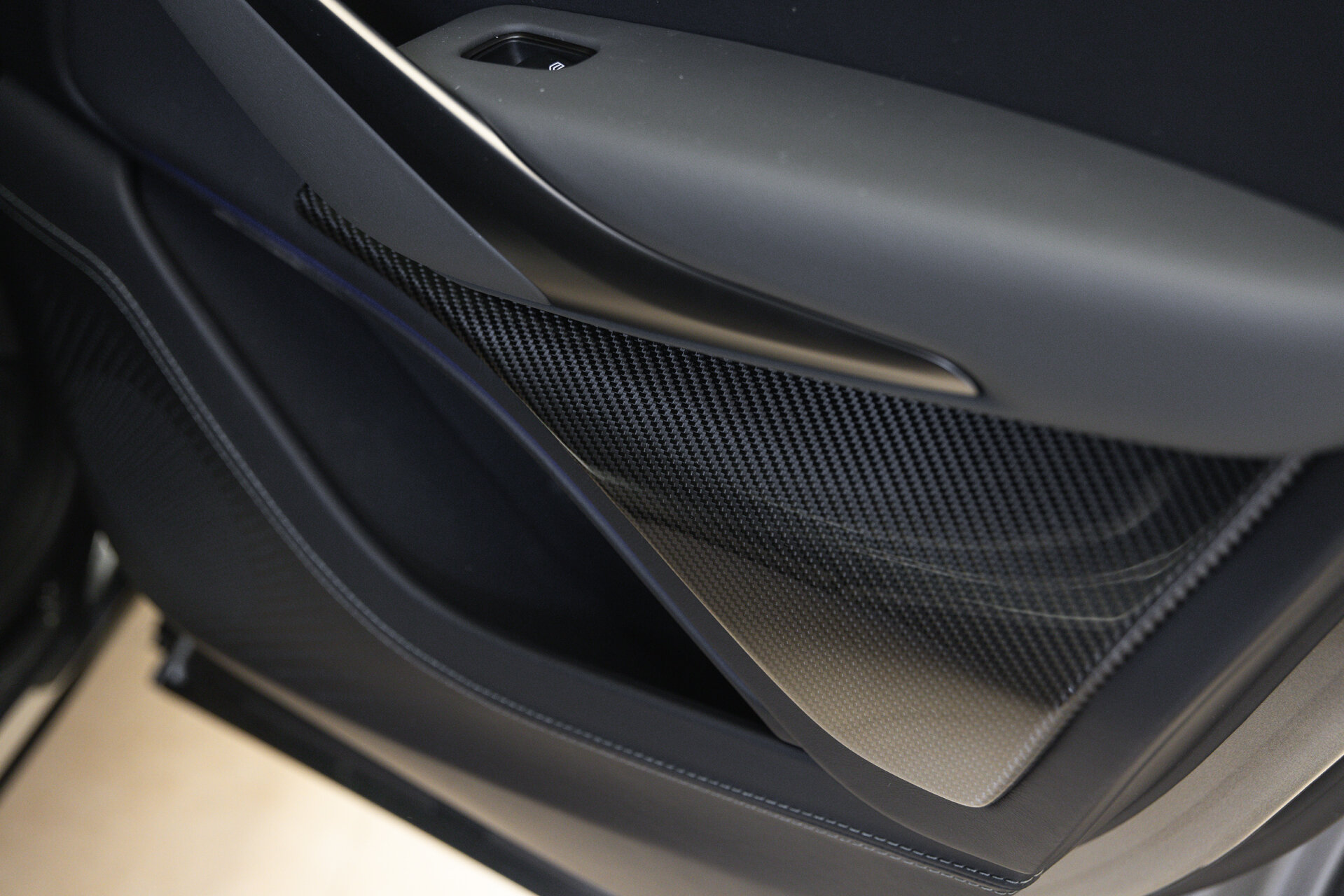 Aston Martin DBX - foto 23