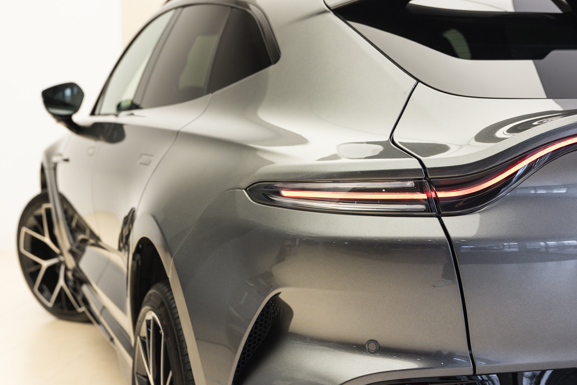 Aston Martin DBX - foto 29