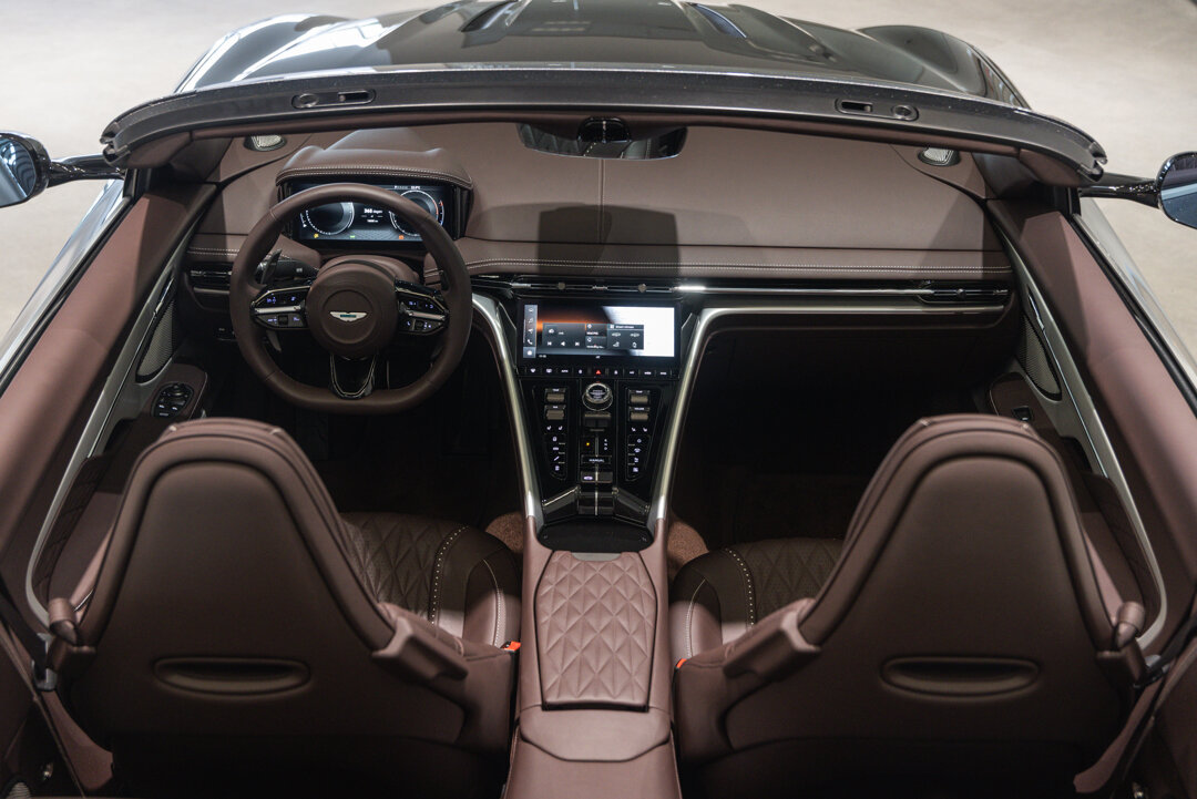 Aston Martin DB12 - foto 4