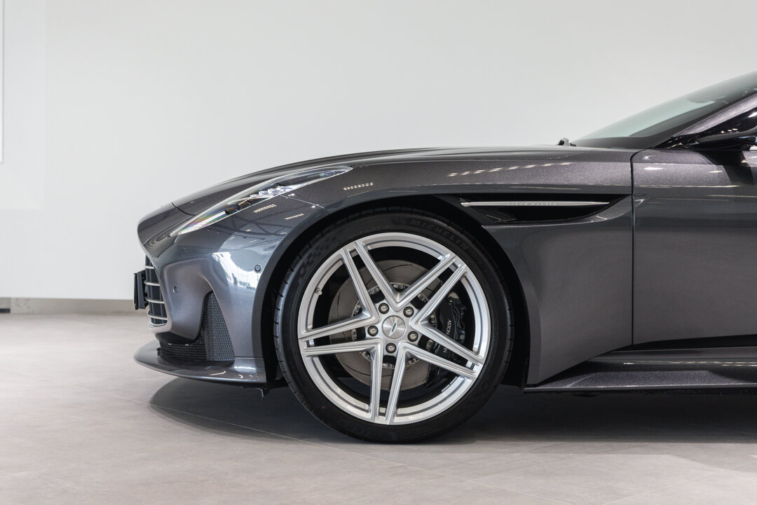 Aston Martin DB12 - foto 6