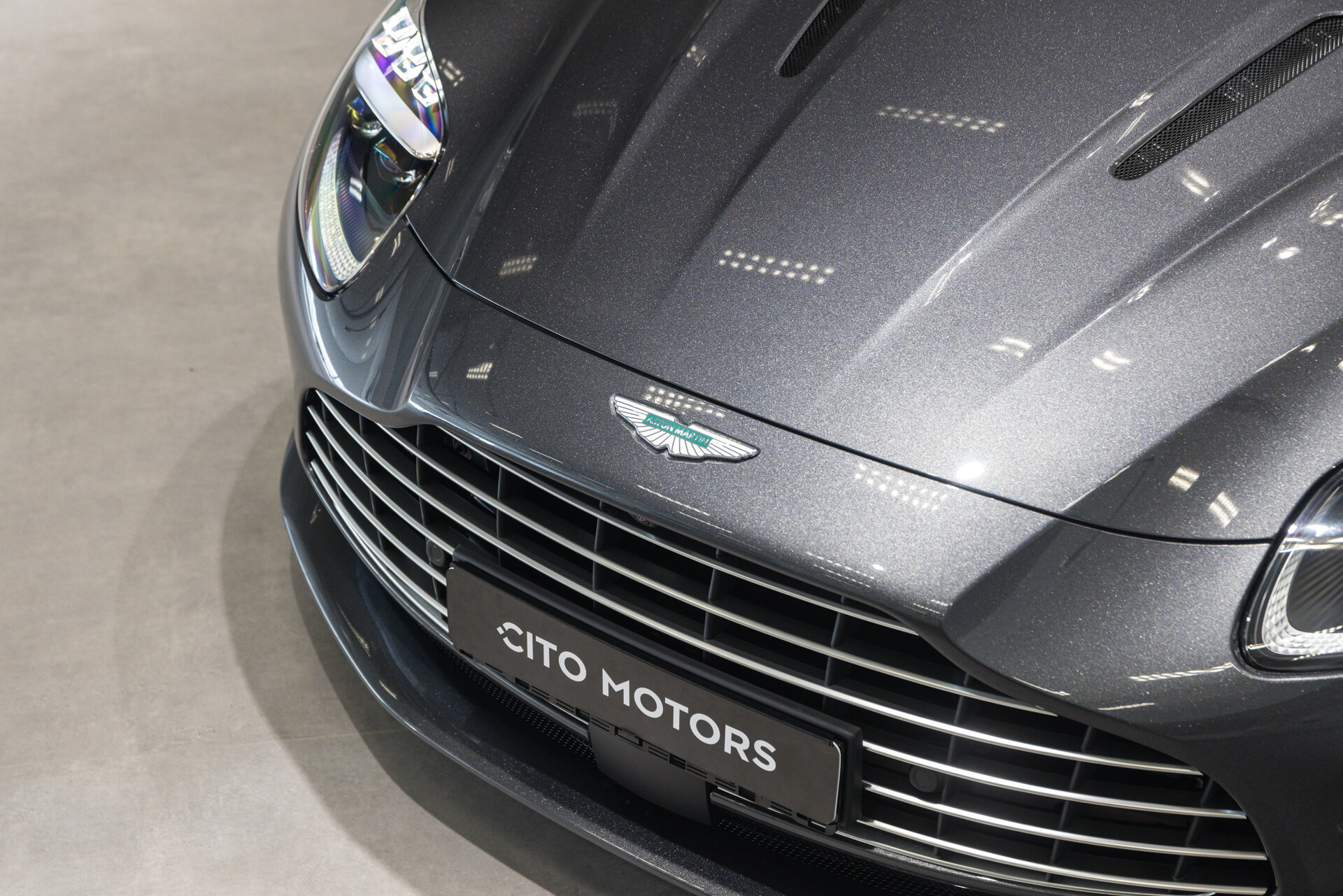 Aston Martin DB12 - foto 18