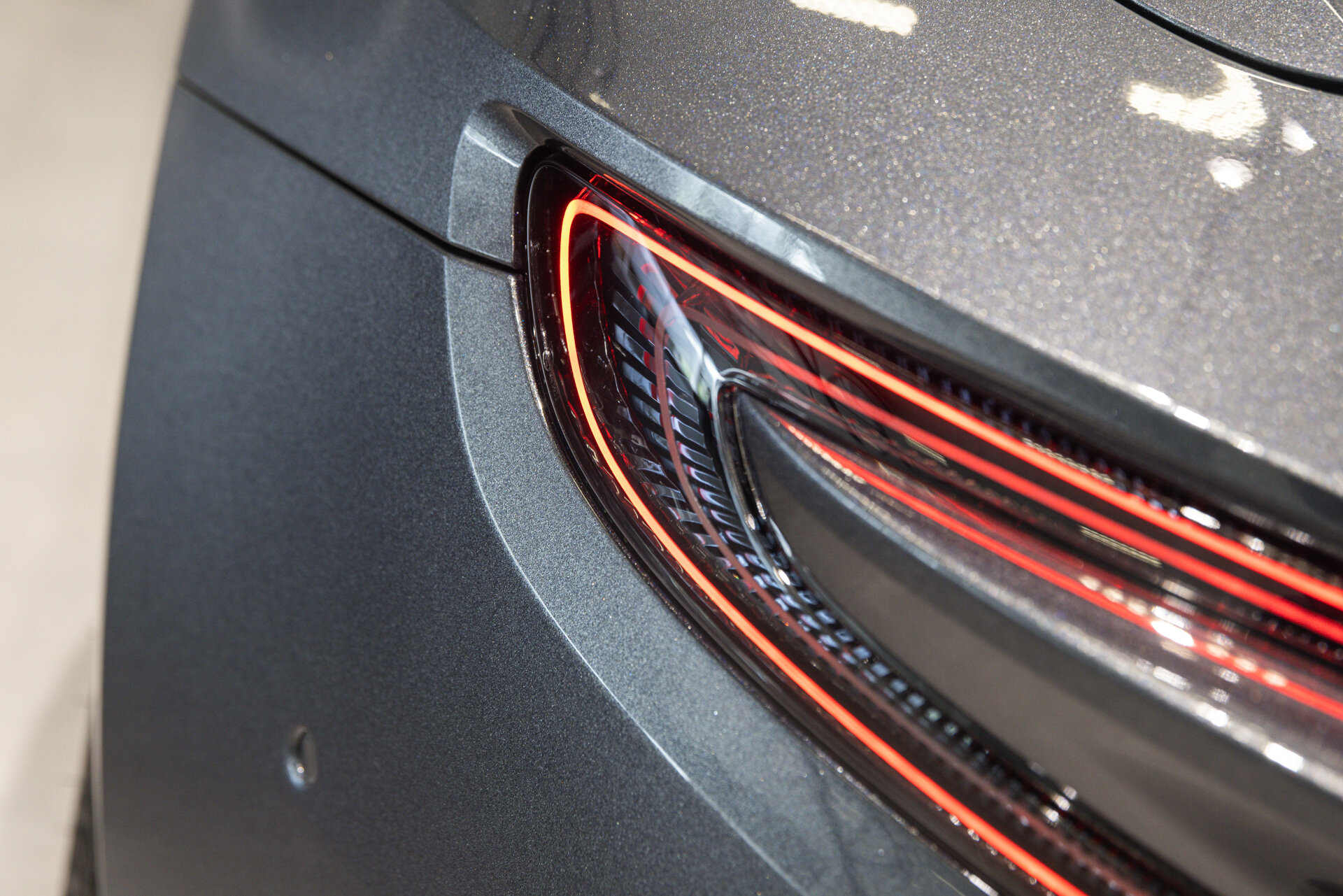 Aston Martin DB12 - foto 19